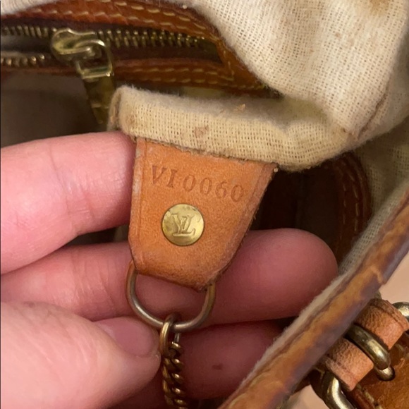 Vintage LV Bucket Bag - Authentic - Picture 9 of 9